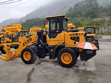 恭喜羅總喜提新車，山宇裝載機(jī)940走起，山宇重工，助您成功！